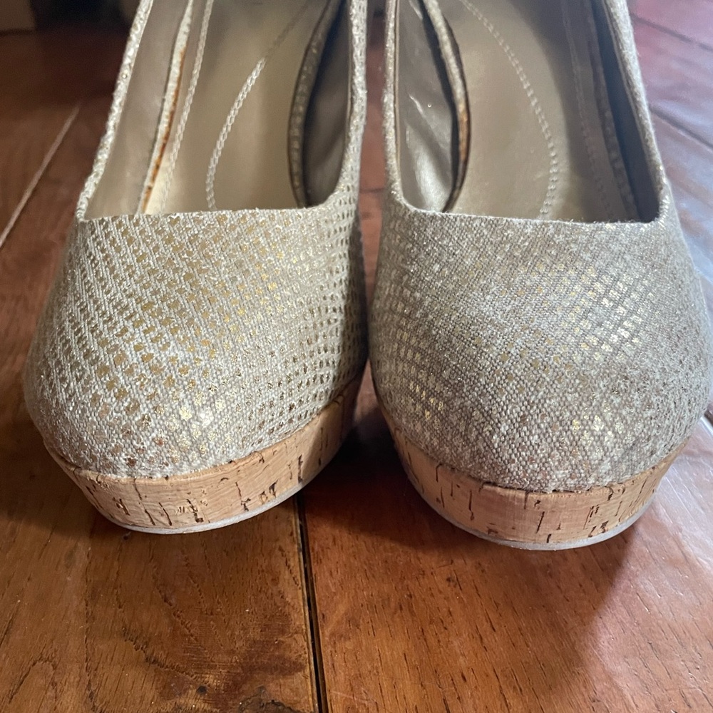 Like New - Tahari - Gold and Tan Heel Pumps - Size 10 - Picture 3 of 9